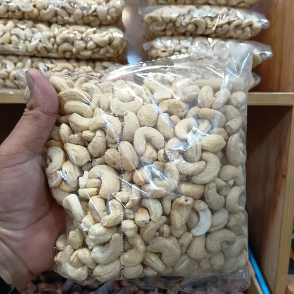 Himalayan Organic Premium Whole Cashew Nuts (Kaju) | 500g | Non-GMO & Heart-Healthy Snack